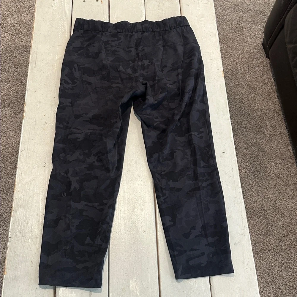 Lululemon On the Fly 7/8 Pant Incognito Camo Multi Grey sz 12 EXCELLENT - Picture 5 of 5